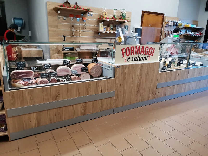 Arredamento negozio di alimentari e ortofrutta Aosta